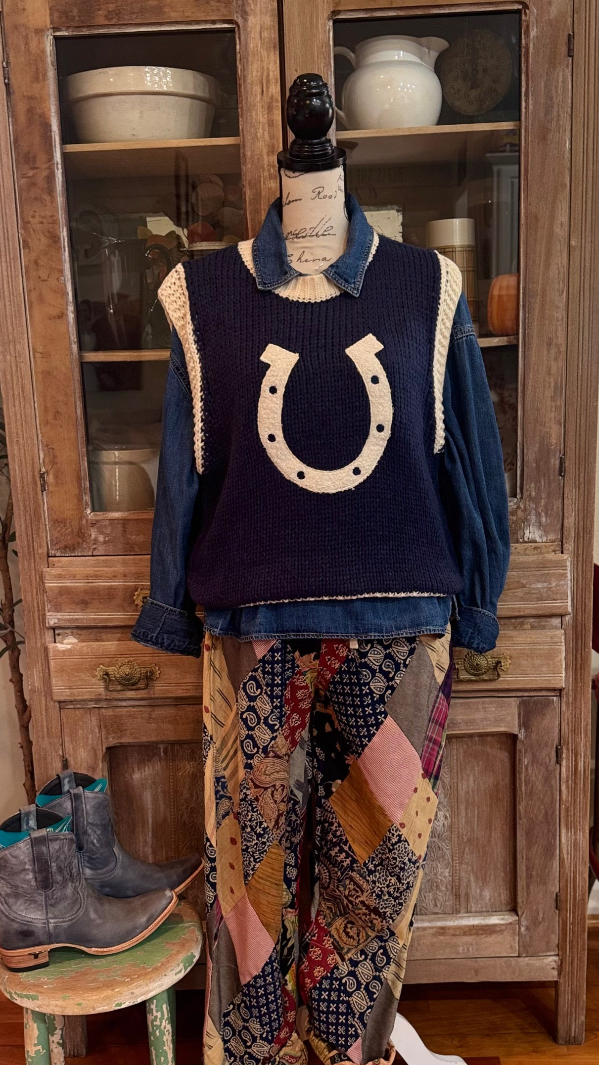 The Charlie Horseshoe Vest in Navy